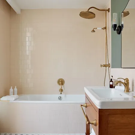 Noucha 4* Parigi