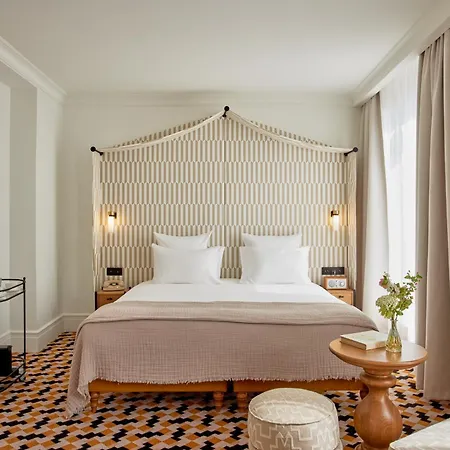Noucha Hotel 4*